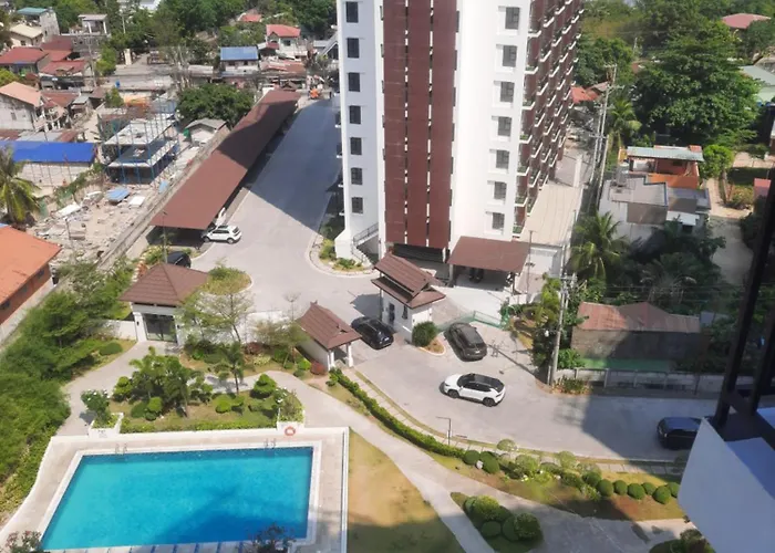 Royal Oceancrest Mactan アパートホテル